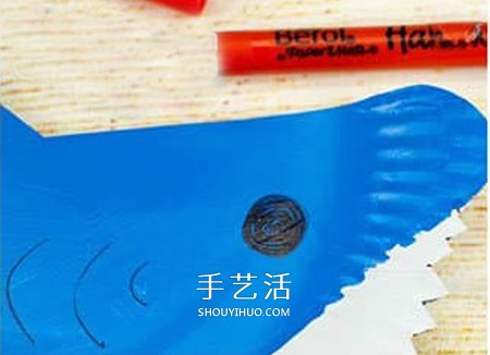 紙餐盤廢物利用 嘴巴可以動(dòng)的鯊魚玩具小制作 -  itrip.net.cn