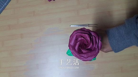 25瓣玫瑰的折法圖解 羅伯特?朗的玫瑰花折紙 -  itrip.net.cn