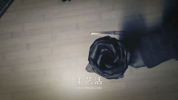 25瓣玫瑰的折法圖解 羅伯特?朗的玫瑰花折紙 -  itrip.net.cn