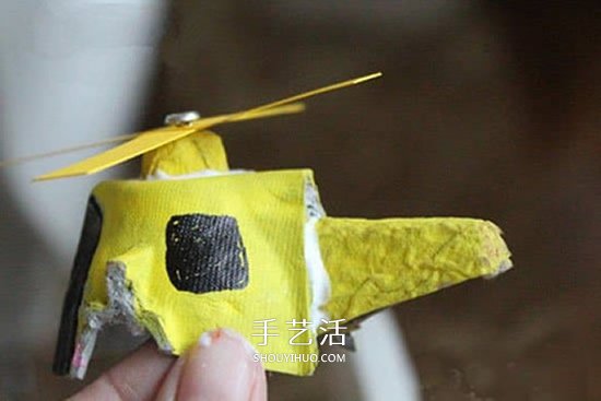幼兒園手工做直升飛機(jī) 雞蛋托制作飛機(jī)的方法 -  itrip.net.cn