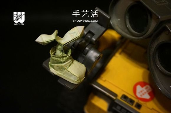 一元紙幣折紙教程：鞋子里的芽苗的折法圖解 -  itrip.net.cn