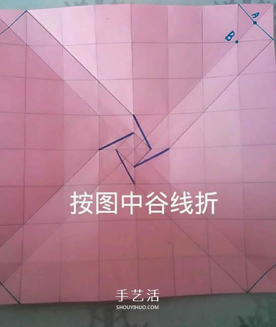 情人節(jié)禮品盒折紙圖解 好看韓式玫瑰禮盒的折法 -  itrip.net.cn