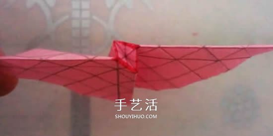 情人節(jié)禮品盒折紙圖解 好看韓式玫瑰禮盒的折法 -  itrip.net.cn