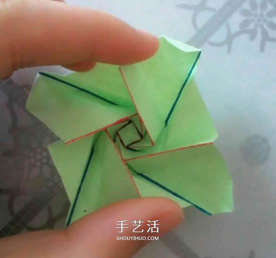 情人節(jié)禮品盒折紙圖解 好看韓式玫瑰禮盒的折法 -  itrip.net.cn