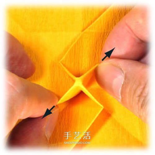 在川崎玫瑰上進(jìn)行改造 美麗紙玫瑰花手工折法 -  itrip.net.cn