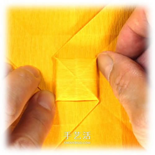 在川崎玫瑰上進(jìn)行改造 美麗紙玫瑰花手工折法 -  itrip.net.cn