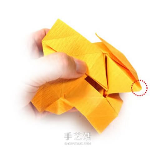 在川崎玫瑰上進(jìn)行改造 美麗紙玫瑰花手工折法 -  itrip.net.cn