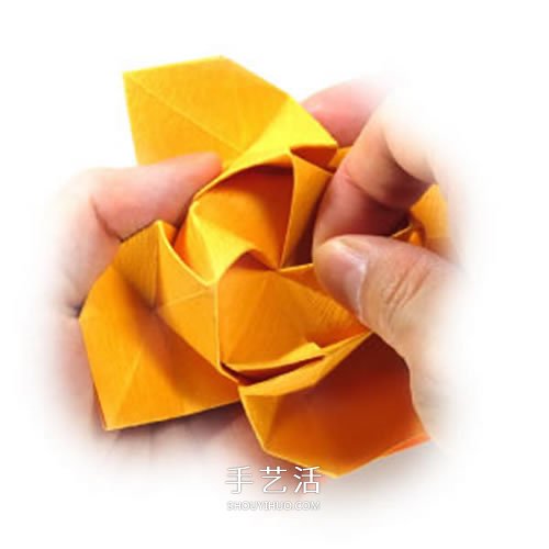 在川崎玫瑰上進(jìn)行改造 美麗紙玫瑰花手工折法 -  itrip.net.cn