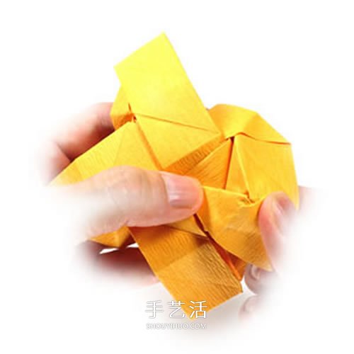 在川崎玫瑰上進(jìn)行改造 美麗紙玫瑰花手工折法 -  itrip.net.cn