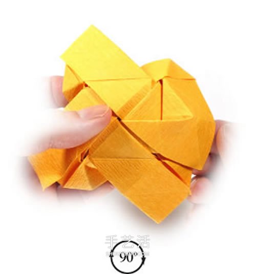 在川崎玫瑰上進(jìn)行改造 美麗紙玫瑰花手工折法 -  itrip.net.cn