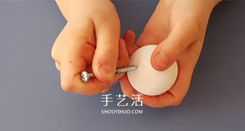 雞蛋托做娃娃的方法 廢物利用DIY人偶娃娃掛飾 -  itrip.net.cn
