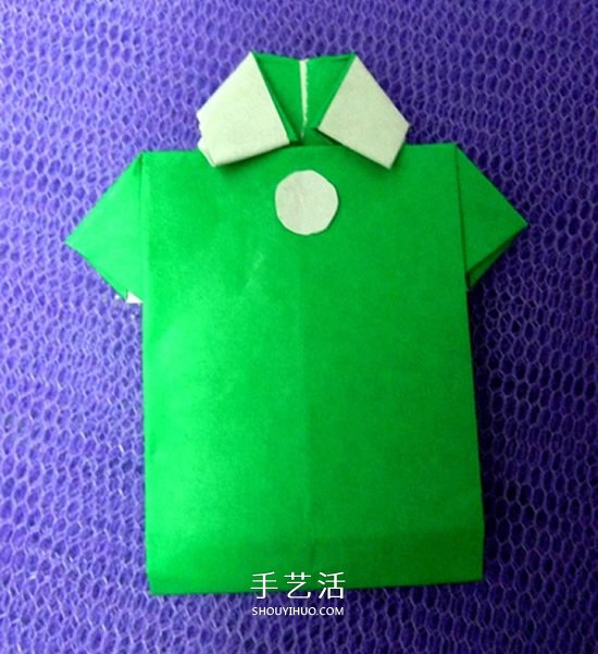 怎么折男T恤的圖解教程 手工折紙T恤簡(jiǎn)單折法 -  itrip.net.cn
