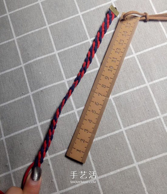 復(fù)古風(fēng)雙色手鏈的編法 四股皮繩編織手鏈圖解 -  itrip.net.cn