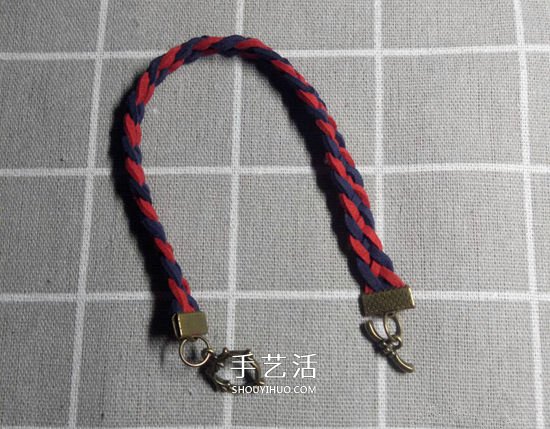 復(fù)古風(fēng)雙色手鏈的編法 四股皮繩編織手鏈圖解 -  itrip.net.cn