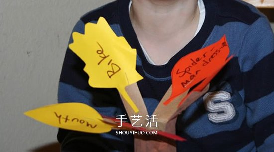 簡(jiǎn)單保鮮膜筒廢物利用 幼兒手工做大樹的教程 -  itrip.net.cn
