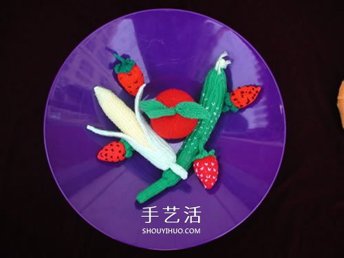 用毛線做水果的作品圖片 還能當(dāng)做趣味靠枕 -  itrip.net.cn