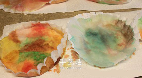 簡(jiǎn)單幼兒小制作：歡迎秋天的樹葉卡片做法 -  itrip.net.cn