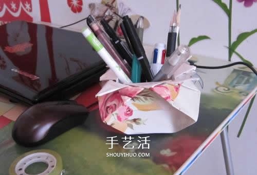 廢紙折花型筆筒的折法 還可以當(dāng)垃圾盒使用 -  itrip.net.cn