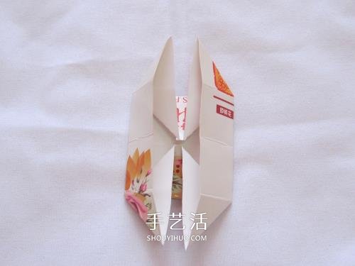 廢紙折花型筆筒的折法 還可以當(dāng)垃圾盒使用 -  itrip.net.cn