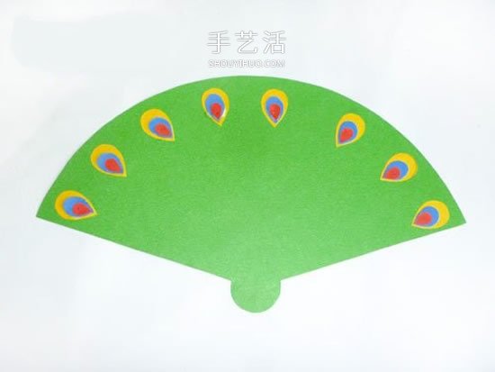 簡單的幼兒園手工小制作 用卡紙拼貼孔雀開屏 -  itrip.net.cn