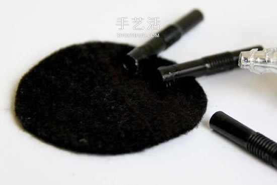 手工蜘蛛怎么做圖解 吸管手工制作萬圣節(jié)蜘蛛 -  itrip.net.cn