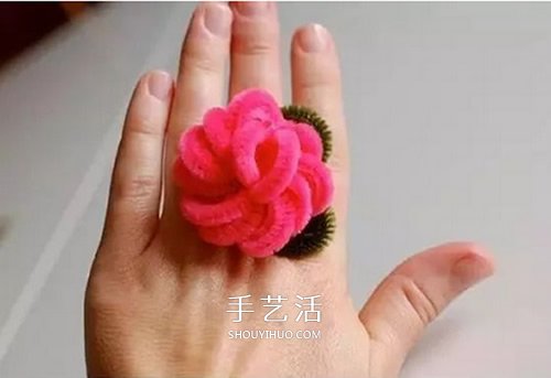 扭扭棒花朵戒指的做法 幼兒手工制作戒指教程 -  itrip.net.cn