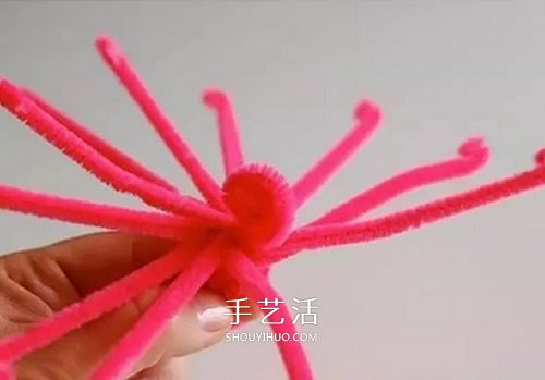 扭扭棒花朵戒指的做法 幼兒手工制作戒指教程 -  itrip.net.cn