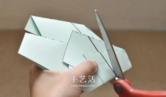 一張紙只剪一刀就剪出天鵝的折疊剪紙教程 -  itrip.net.cn