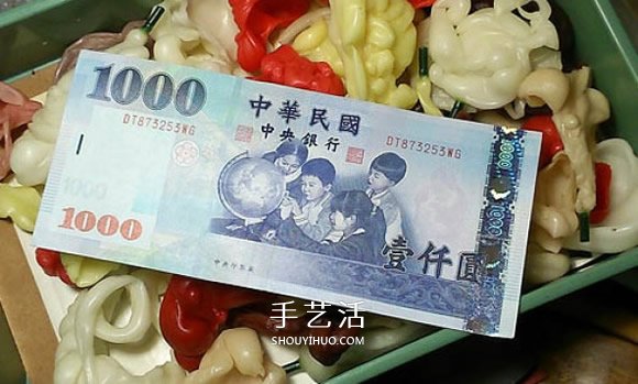 簡(jiǎn)單紙幣折紙教程 折一個(gè)浪漫愛心戒指的折法 -  itrip.net.cn