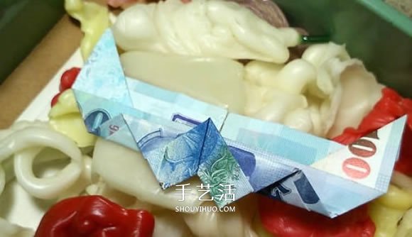 簡(jiǎn)單紙幣折紙教程 折一個(gè)浪漫愛心戒指的折法 -  itrip.net.cn