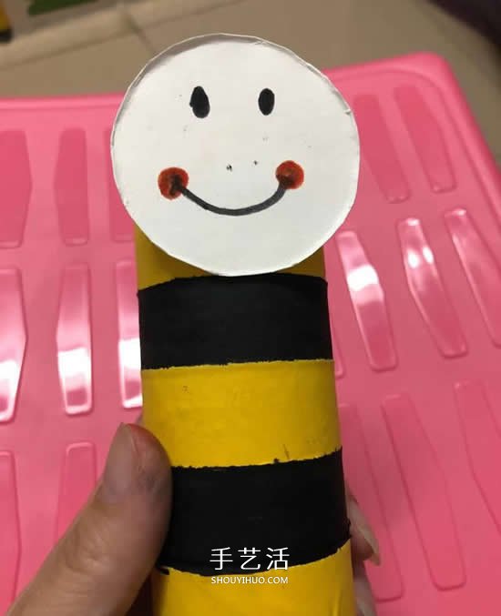 衛(wèi)生紙筒和紙杯廢物利用 做一只可愛(ài)小蜜蜂 -  itrip.net.cn