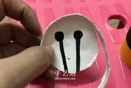 衛(wèi)生紙筒和紙杯廢物利用 做一只可愛(ài)小蜜蜂 -  itrip.net.cn