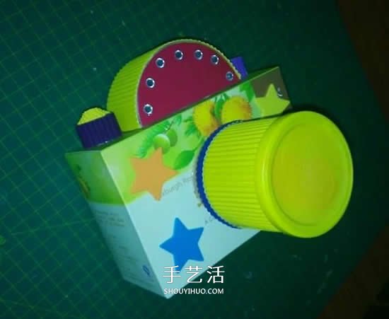 幼兒園手工作品圖片 廢物利用做的漂亮相機(jī) -  itrip.net.cn