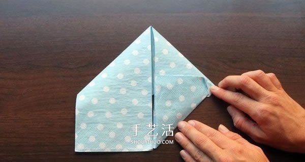 打發(fā)無(wú)聊等餐時(shí)光 餐巾紙手工折紙兔頭的方法 -  itrip.net.cn