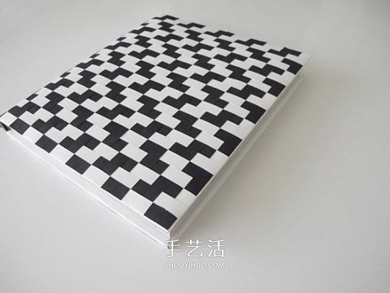 編織風(fēng)書皮的包法圖解 卡紙手工制作雙色書皮 -  itrip.net.cn