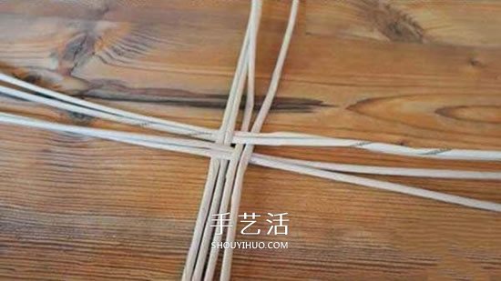 用報紙編織蘑菇的方法圖解 逼真又可愛！ -  itrip.net.cn