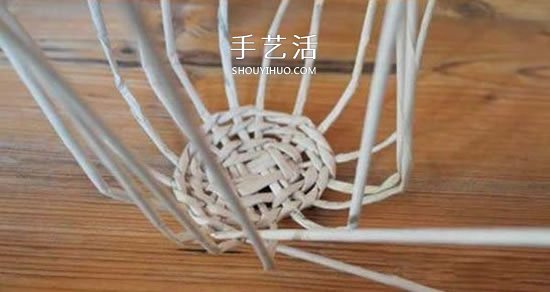 用報紙編織蘑菇的方法圖解 逼真又可愛！ -  itrip.net.cn