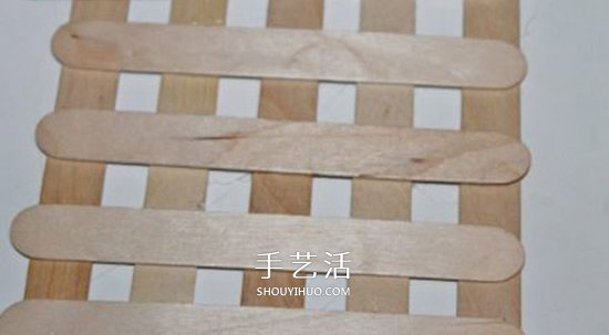 用雪糕棍做收納籃的方法 幼兒自制小籃子圖解 -  itrip.net.cn