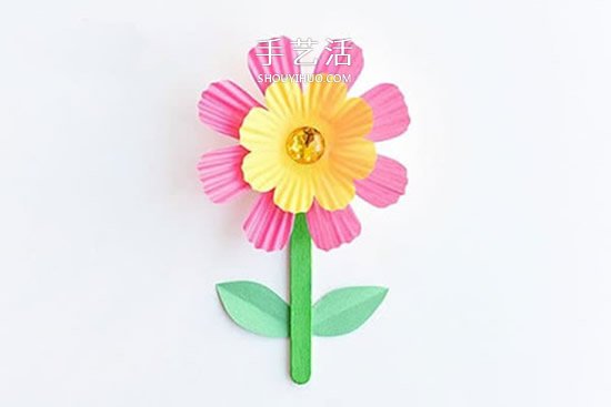 怎么用蛋糕紙做花朵 幼兒手工制作蛋糕紙小花 -  itrip.net.cn