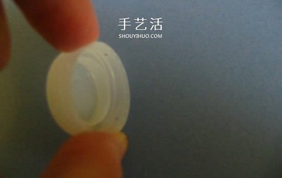 簡(jiǎn)單瓶蓋廢物利用 DIY制作可愛收納籃的方法 -  itrip.net.cn