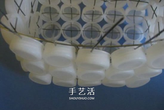 簡(jiǎn)單瓶蓋廢物利用 DIY制作可愛收納籃的方法 -  itrip.net.cn