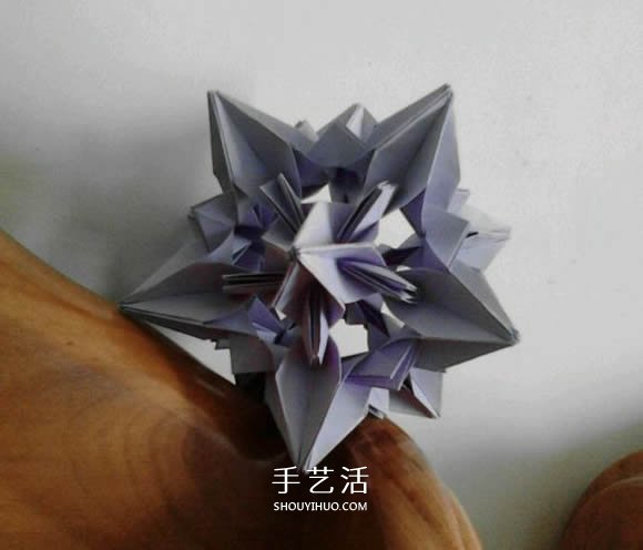 手工星空花球的折法圖解 就像鏤空的發(fā)光星星 -  itrip.net.cn
