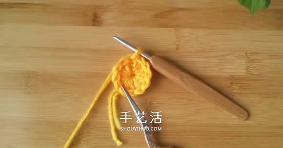 手工鉤針編織單色花朵坐墊/杯墊的方法圖解 -  itrip.net.cn