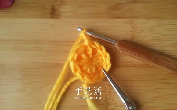 手工鉤針編織單色花朵坐墊/杯墊的方法圖解 -  itrip.net.cn