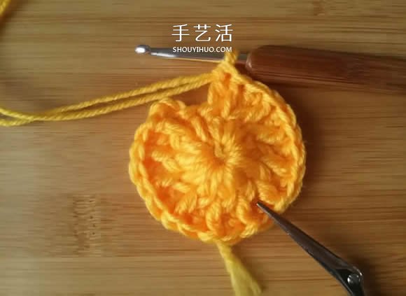 手工鉤針編織單色花朵坐墊/杯墊的方法圖解 -  itrip.net.cn