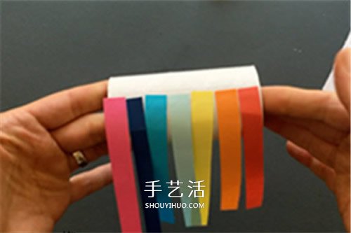 可愛云朵彩虹風(fēng)鈴做法 卷紙筒DIY卡通風(fēng)鈴教程 -  itrip.net.cn