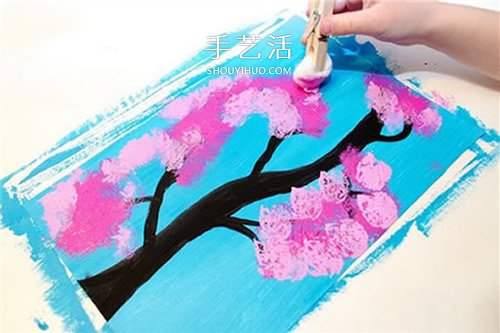 巧用棉花作畫！幼兒手工櫻花樹賀卡制作方法 -  itrip.net.cn