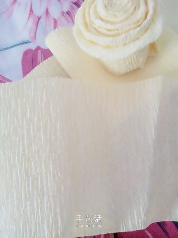 超像蛋糕的花朵！皺紋紙手工制作蛋糕花圖解 -  itrip.net.cn