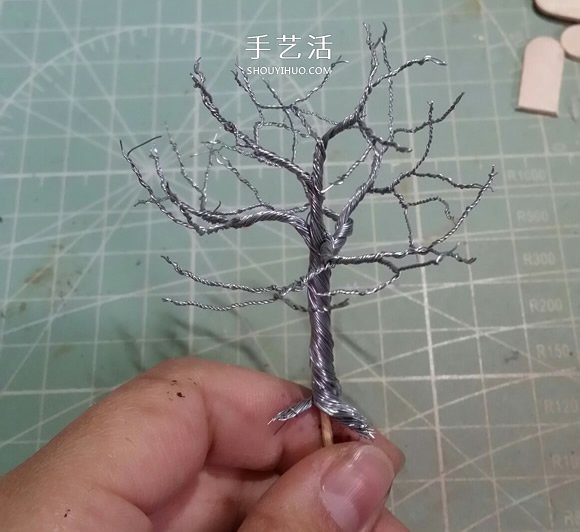 瞅瞅教你做：用細鐵絲制作漂亮的大樹裝飾品 -  itrip.net.cn