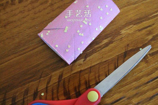 衛(wèi)生紙筒做小魚(yú)的方法 簡(jiǎn)單幼兒園廢物利用DIY -  itrip.net.cn
